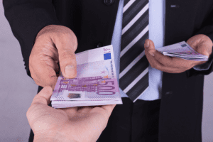 חברת בלדרות תעביר את כספי העסק לבנק בבטחה