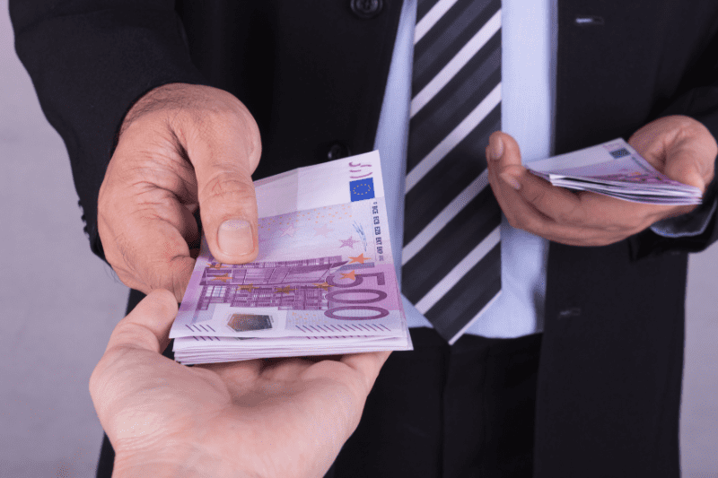 חברת בלדרות תעביר את כספי העסק לבנק בבטחה