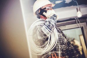 קבלן חשמל לבתים פרטיים מטפל בכל תקלות החשמל בבית