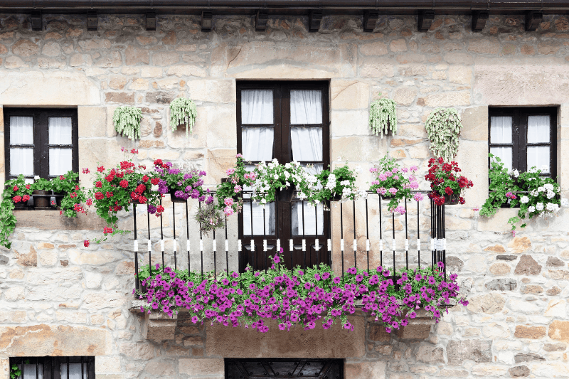 עיצוב מרפסת - המדריך השלם איך לרצף את המרפסת עם אריחי דק מעוצבים